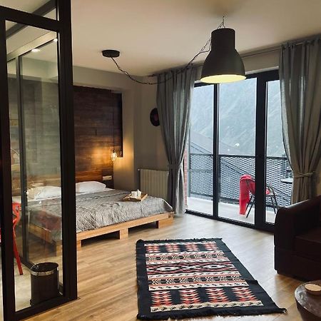 Kazbegi Stylish Apartment Bagian luar foto