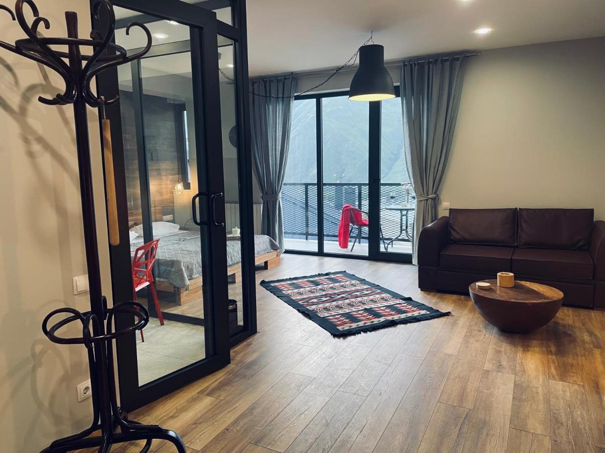 Kazbegi Stylish Apartment Bagian luar foto